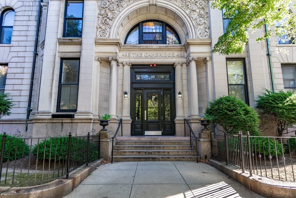 Studio bed, 1 bath apartment for rent at 483 Beacon St Unit PH6, Back Bay