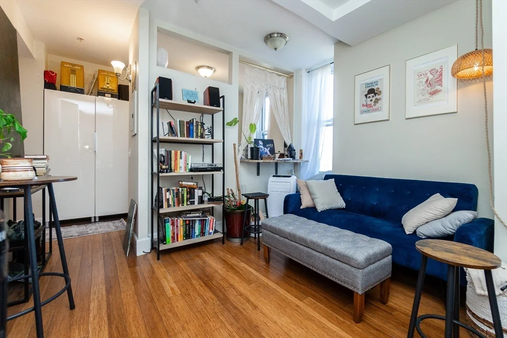 Studio bed, 1 bath apartment for rent at 483 Beacon St Unit PH6, Back Bay — photo 3 of 17