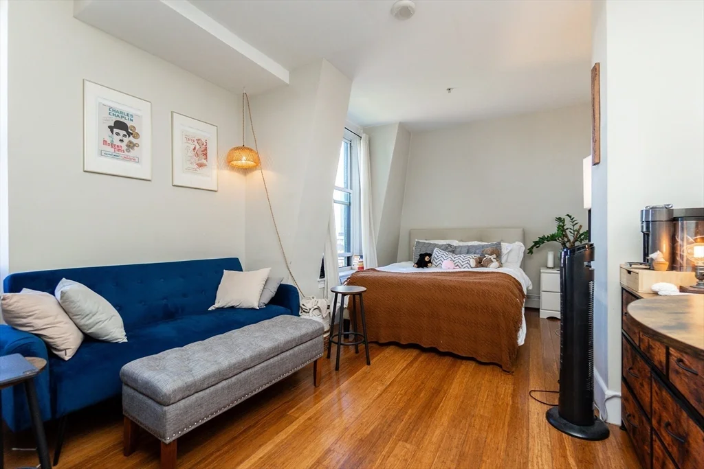 Studio bed, 1 bath apartment for rent at 483 Beacon St Unit PH6, Back Bay — photo 5 of 17