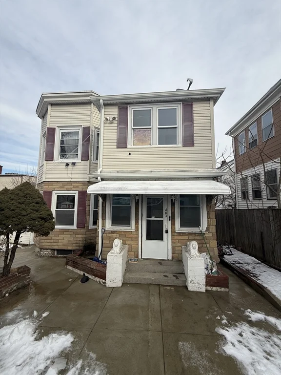 3 bed, 2 bath apartment for rent at 483 Broadway Unit 01, Medford — photo 1 of 17