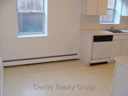 2 bed, 1 bath apartment for rent at 483 Centre St Unit 5, Newton Corner — photo 3 of 6