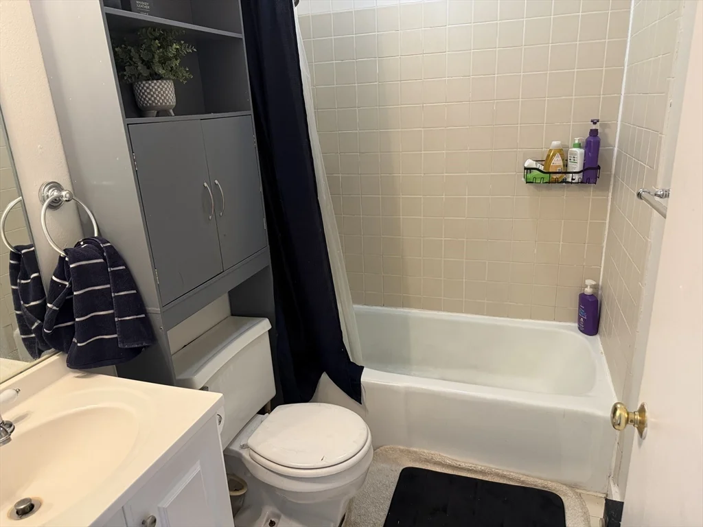 2 bed, 1 bath apartment for rent at 483 East Broadway Unit 4, South Boston — photo 6 of 12