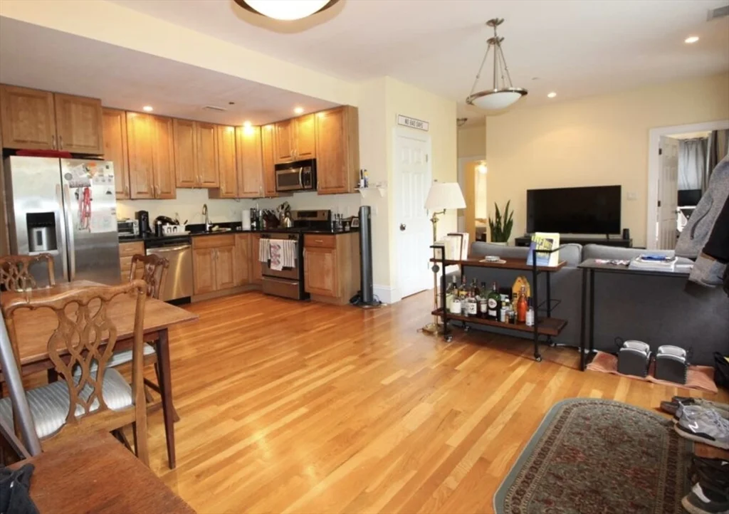 2 bed, 1 bath apartment for rent at 483 Shawmut Ave Unit 5, South End — photo 2 of 12