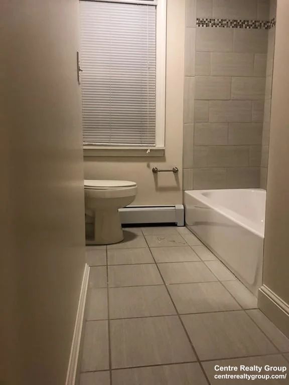 2 bed, 1 bath apartment for rent at 4833 Washington St Unit 2R, West Roxbury — photo 4 of 5