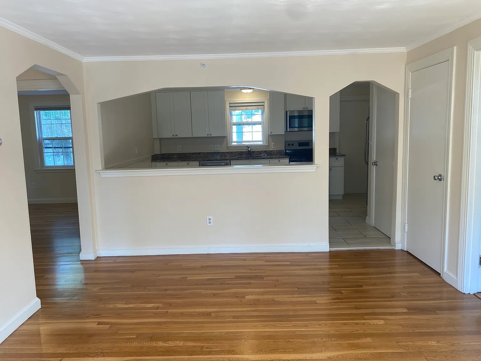 2 bed, 1 bath apartment for rent at 4833 Washington St Unit 3L, West Roxbury — photo 6 of 16