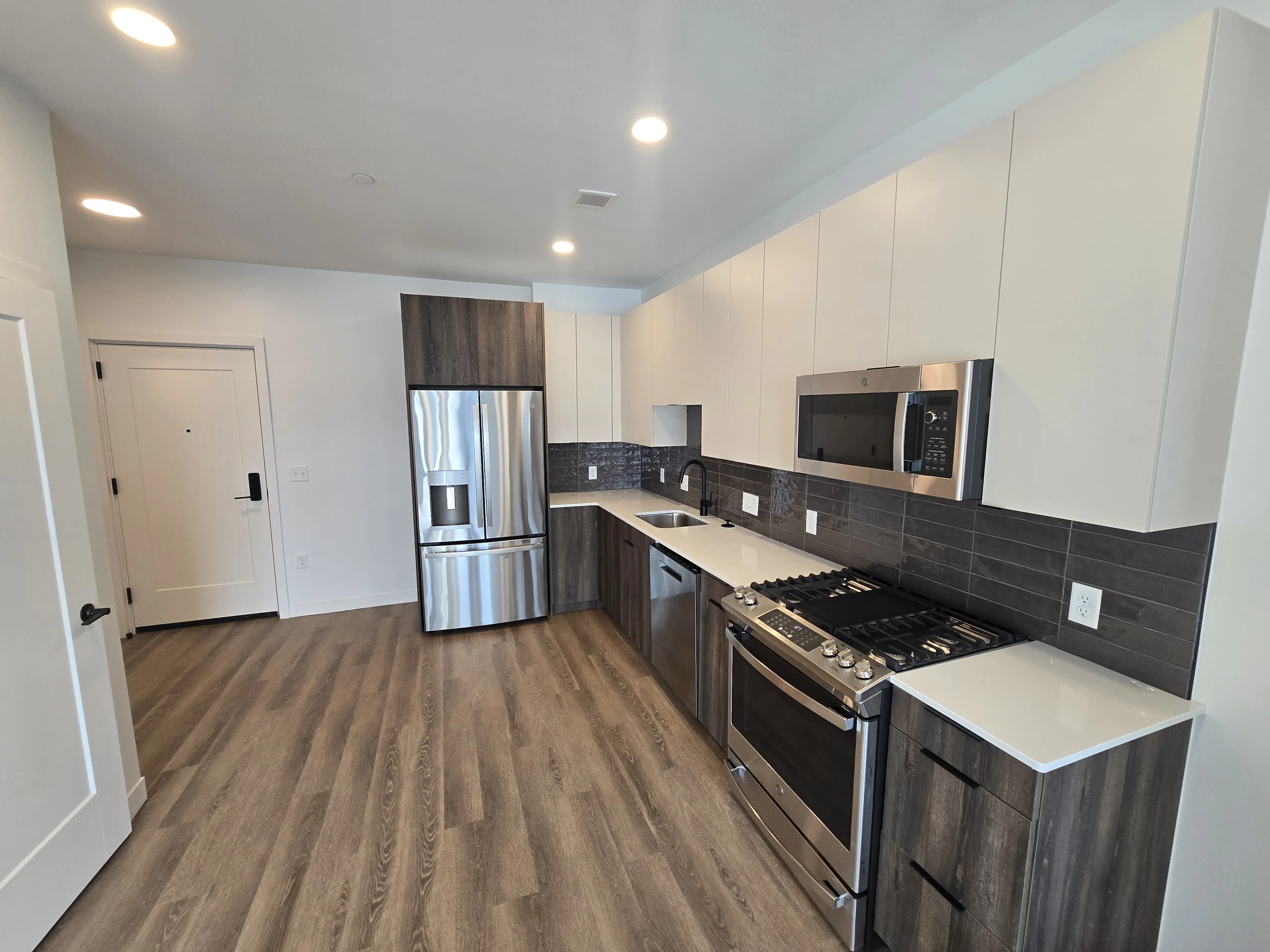 1 bed, 1 bath apartment for rent at 484 2nd St Unit A9, Everett — photo 1 of 4