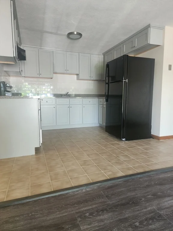 2 bed, 1 bath apartment for rent at 484 Western Ave Unit B4, Lynn — photo 5 of 10