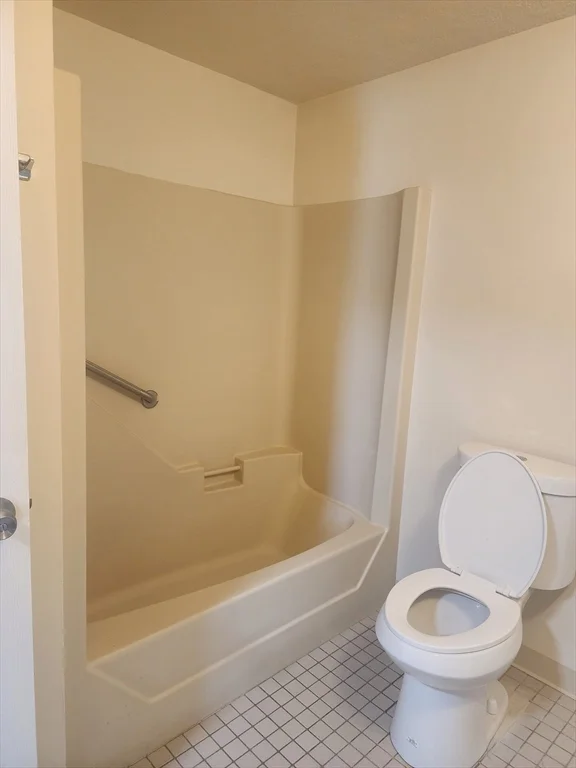 2 bed, 1 bath apartment for rent at 484 Western Ave Unit B4, Lynn — photo 10 of 10