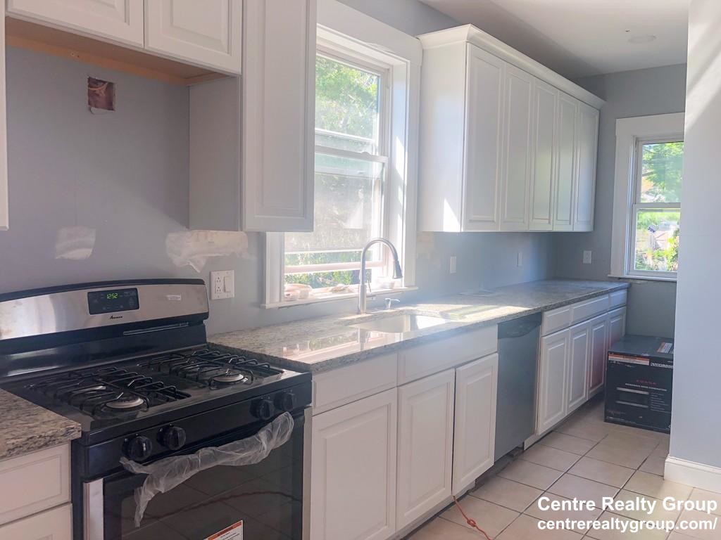 2 bed, 1 bath apartment for rent at 4843 Washington Unit 1, West Roxbury — photo 4 of 13
