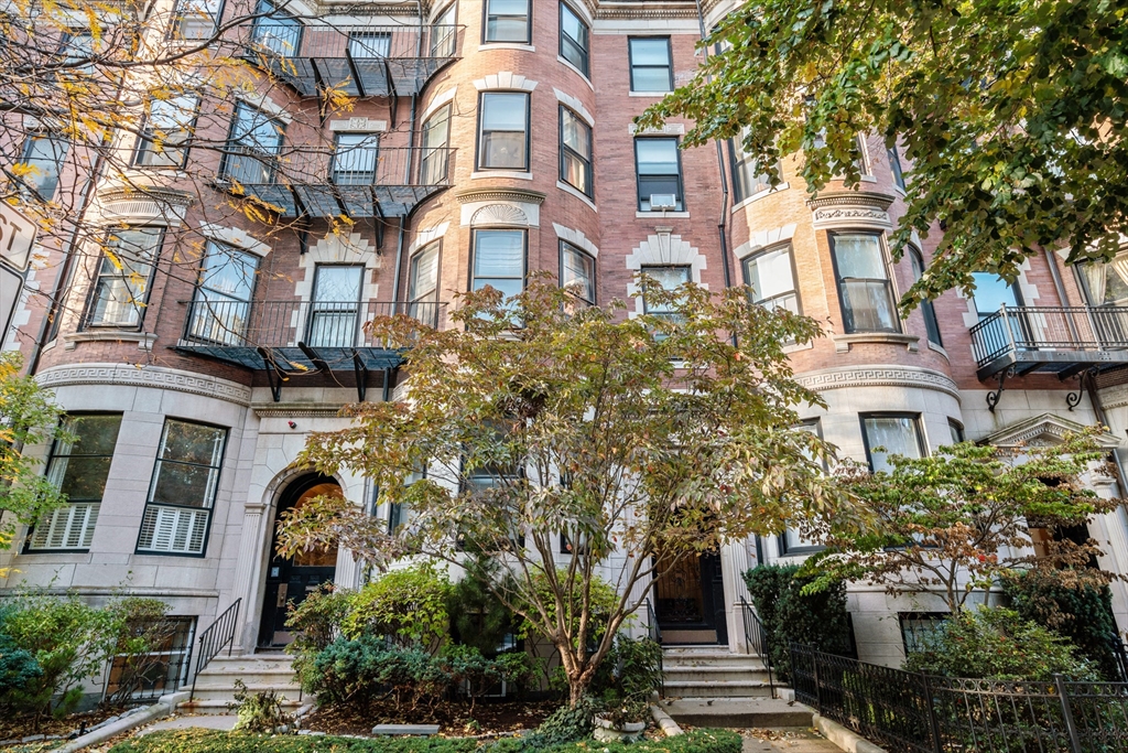 2 bed, 2 bath apartment for rent at 486 Beacon St Unit 2, Back Bay