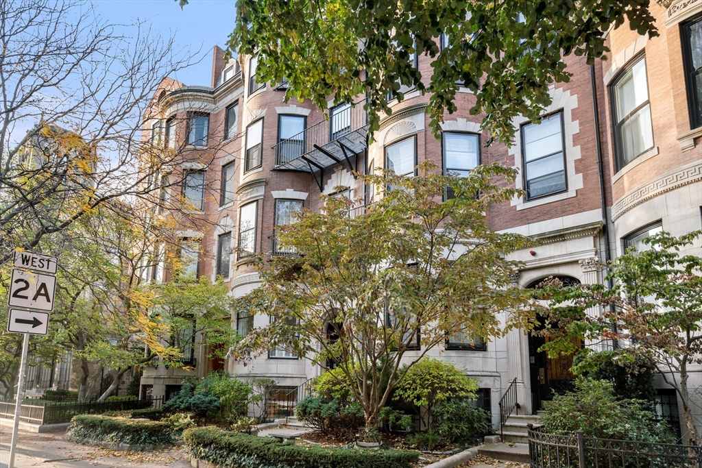2 bed, 2 bath apartment for rent at 486 Beacon St Unit 2, Back Bay — photo 3 of 14