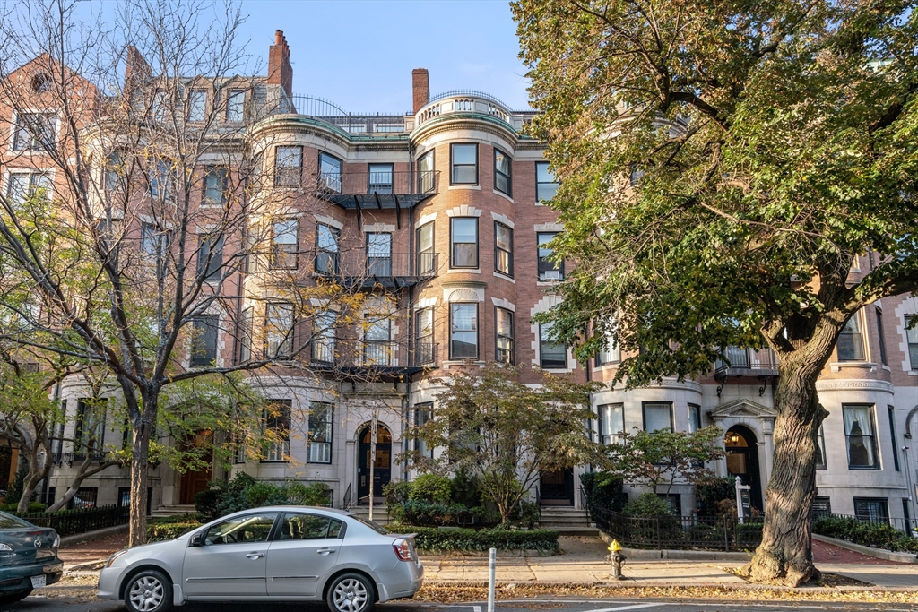 2 bed, 2 bath apartment for rent at 486 Beacon St Unit 2, Back Bay — photo 2 of 14
