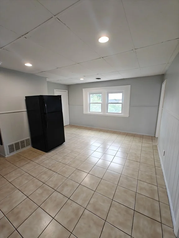 3 bed, 1 bath apartment for rent at 487 Fourth St Unit 2R, Fall River — photo 3 of 8