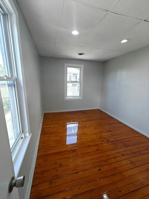 3 bed, 1 bath apartment for rent at 487 Fourth St Unit 2R, Fall River — photo 6 of 8