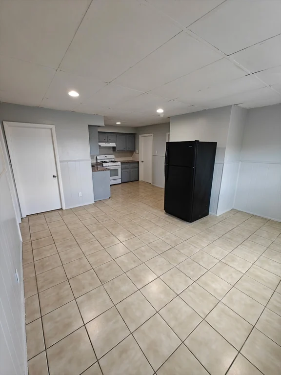 3 bed, 1 bath apartment for rent at 487 Fourth St Unit 2R, Fall River — photo 2 of 8