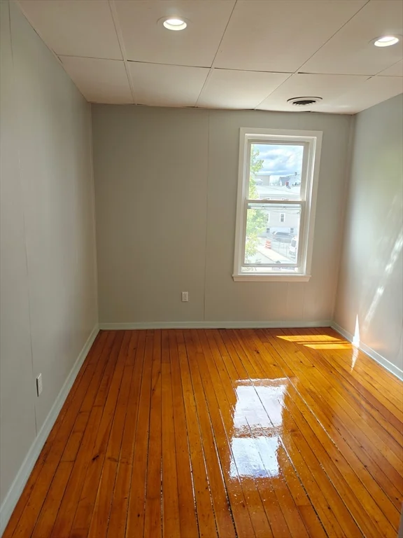 3 bed, 1 bath apartment for rent at 487 Fourth St Unit 2R, Fall River — photo 5 of 8