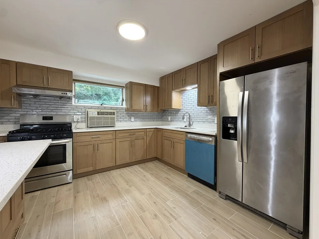 4 bed, 2 bath apartment for rent at 487 Lowell Ave Unit 2, Newtonville — photo 3 of 28