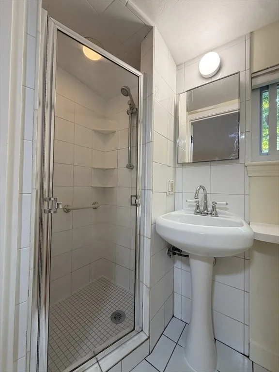 4 bed, 2 bath apartment for rent at 487 Lowell Ave Unit 2, Newtonville — photo 15 of 28