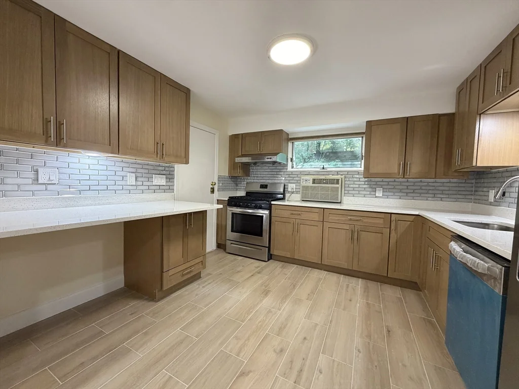 4 bed, 2 bath apartment for rent at 487 Lowell Ave Unit 2, Newtonville — photo 4 of 28