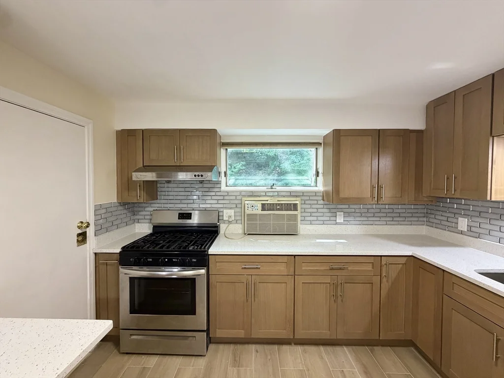 4 bed, 2 bath apartment for rent at 487 Lowell Ave Unit 2, Newtonville — photo 2 of 28