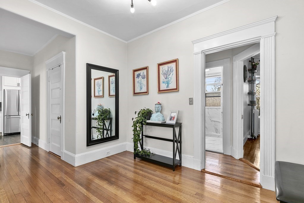3 bed, 1 bath apartment for rent at 487 Washington St Unit 2, Griggs Park — photo 5 of 10