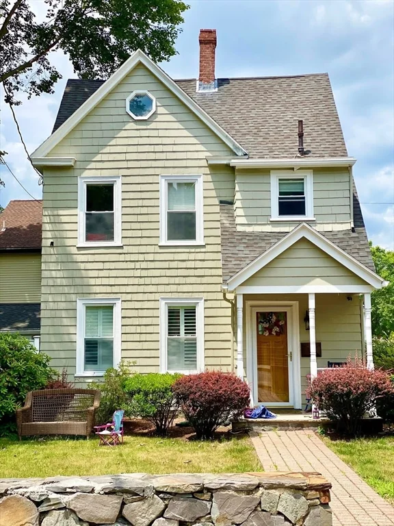 4 bed, 1 bath apartment for rent at 488 Washington St, Winchester — photo 1 of 20