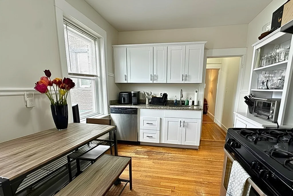 3 bed, 1 bath apartment for rent at 489 East Broadway Unit 3, South Boston — photo 5 of 15