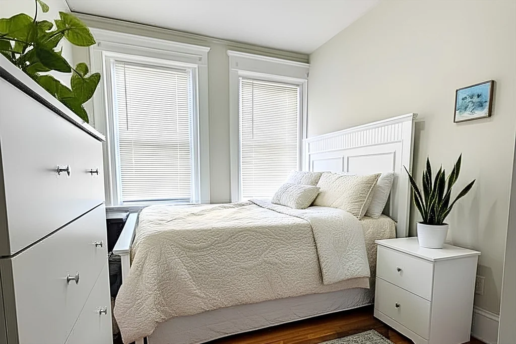 3 bed, 1 bath apartment for rent at 489 East Broadway Unit 3, South Boston — photo 8 of 15