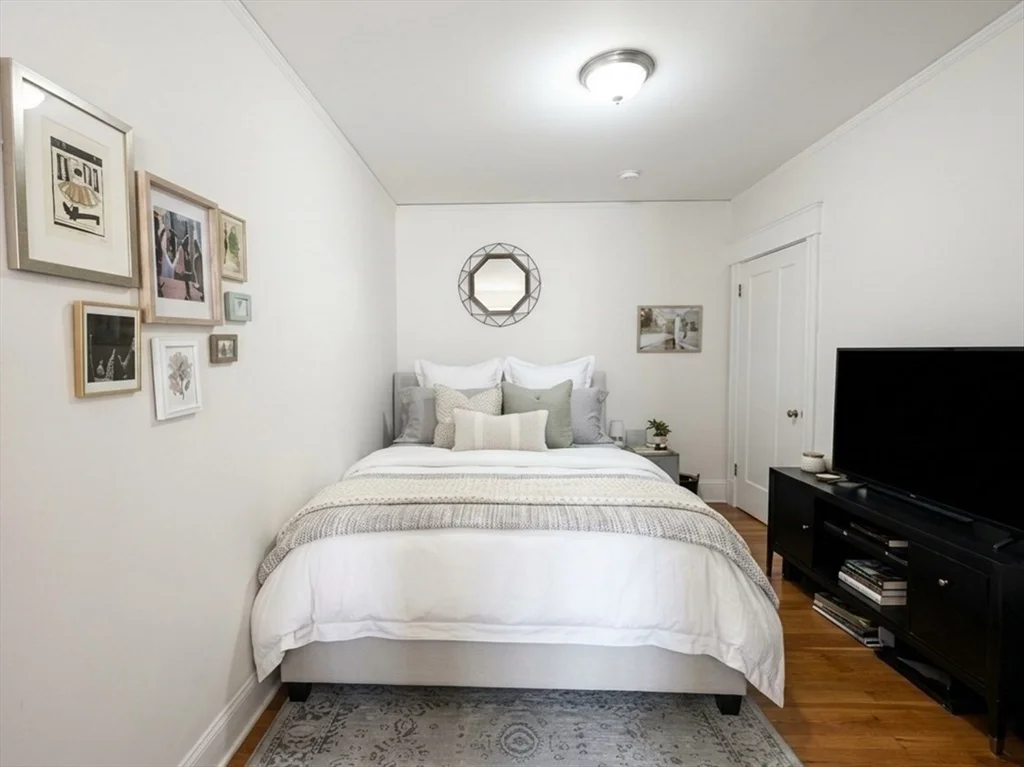 3 bed, 1 bath apartment for rent at 489 East Broadway Unit 3, South Boston — photo 10 of 15