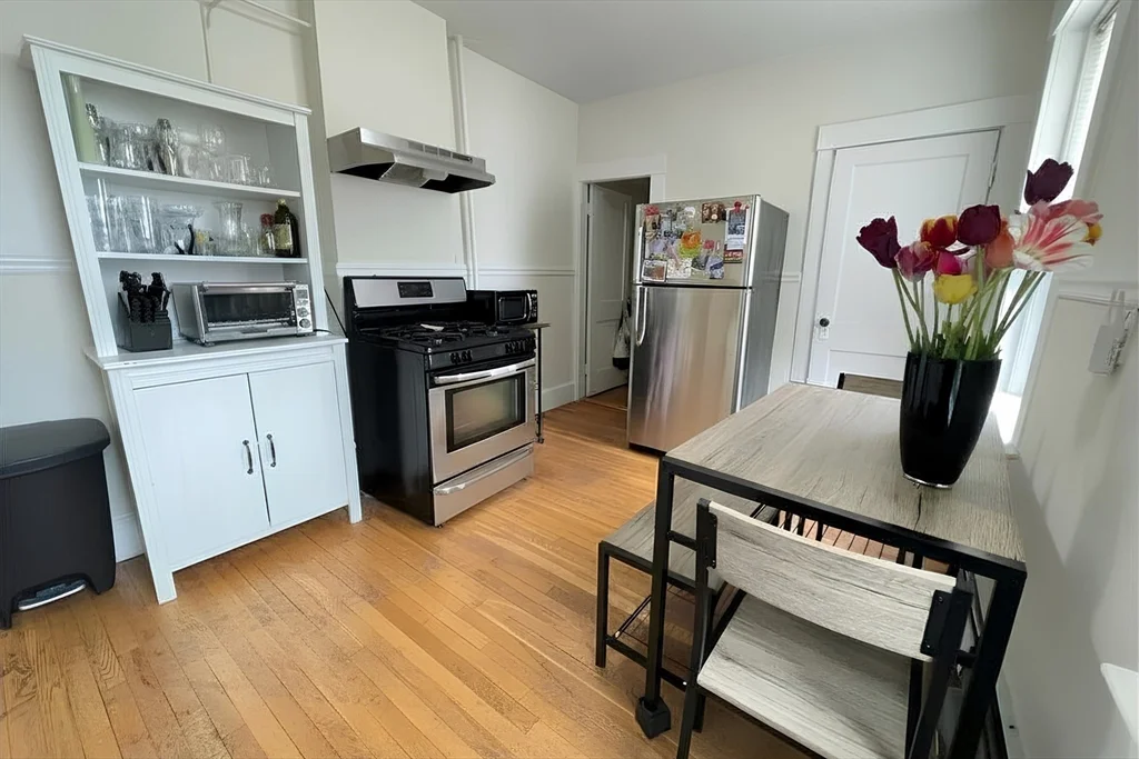 3 bed, 1 bath apartment for rent at 489 East Broadway Unit 3, South Boston — photo 6 of 15