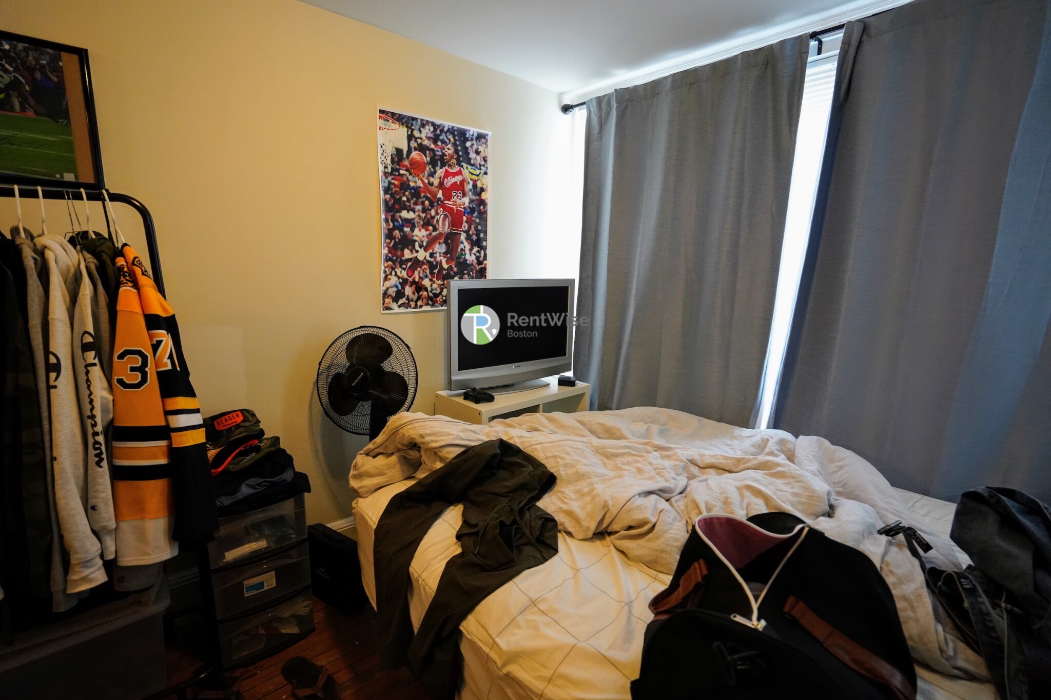 3 bed, 1 bath apartment for rent at 489 East Broadway Unit 1, South Boston — photo 17 of 30