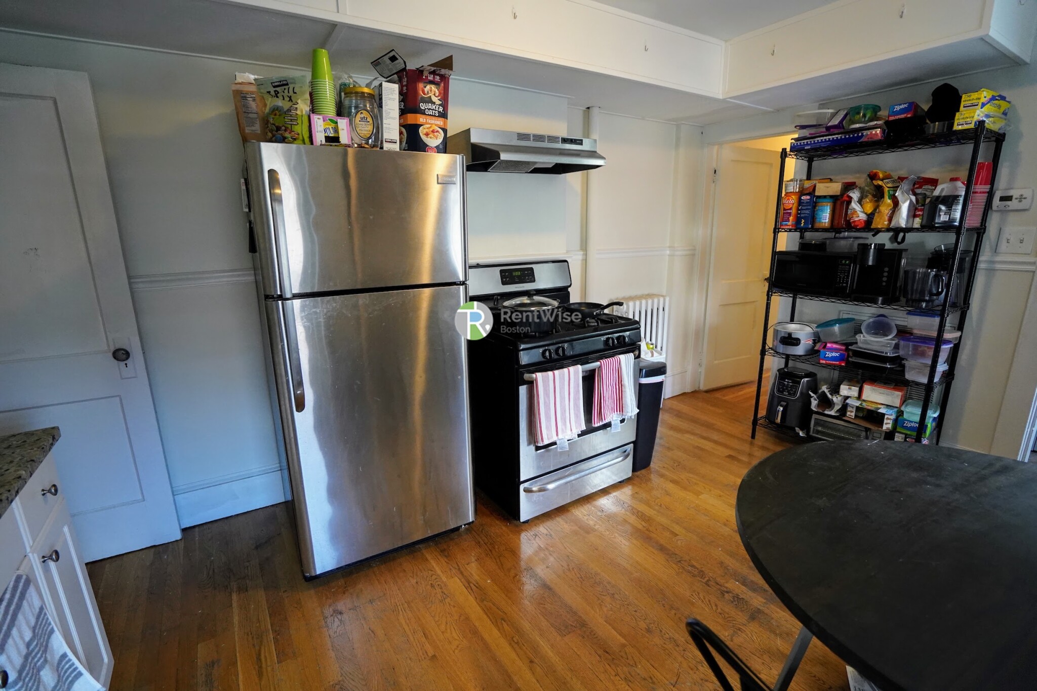 3 bed, 1 bath apartment for rent at 489 East Broadway Unit 1, South Boston — photo 4 of 30