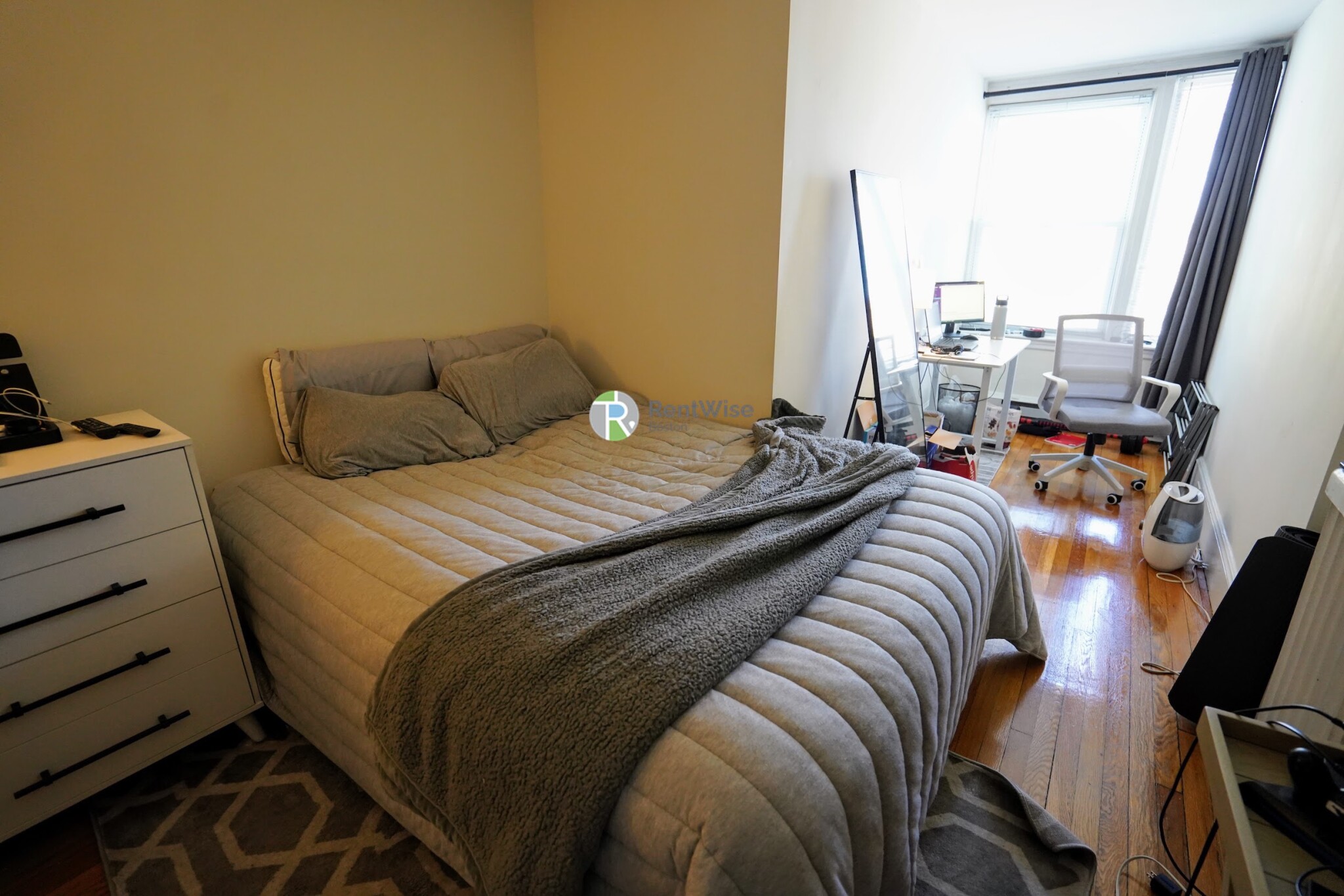 3 bed, 1 bath apartment for rent at 489 East Broadway Unit 1, South Boston — photo 21 of 30