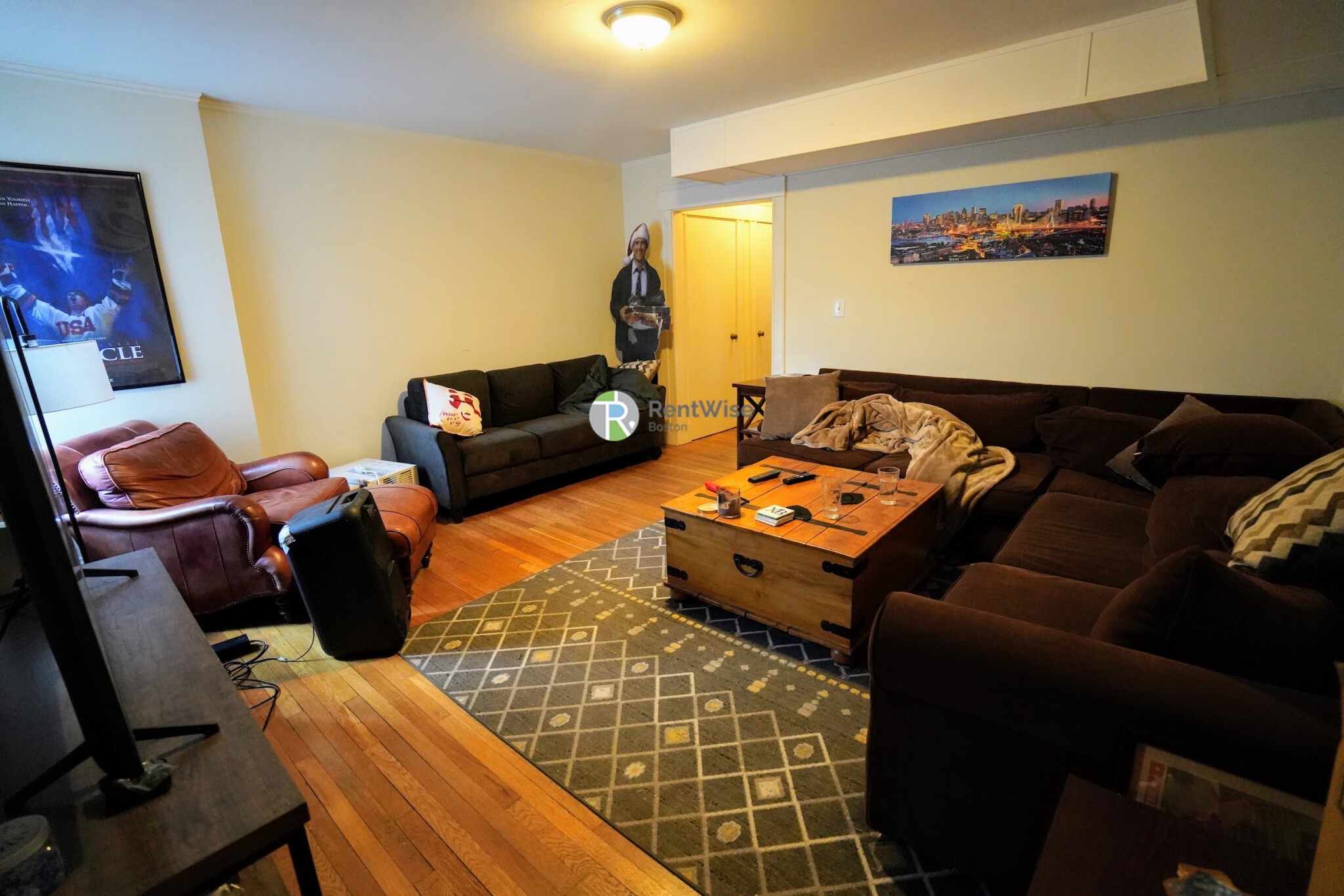 3 bed, 1 bath apartment for rent at 489 East Broadway Unit 1, South Boston — photo 2 of 30