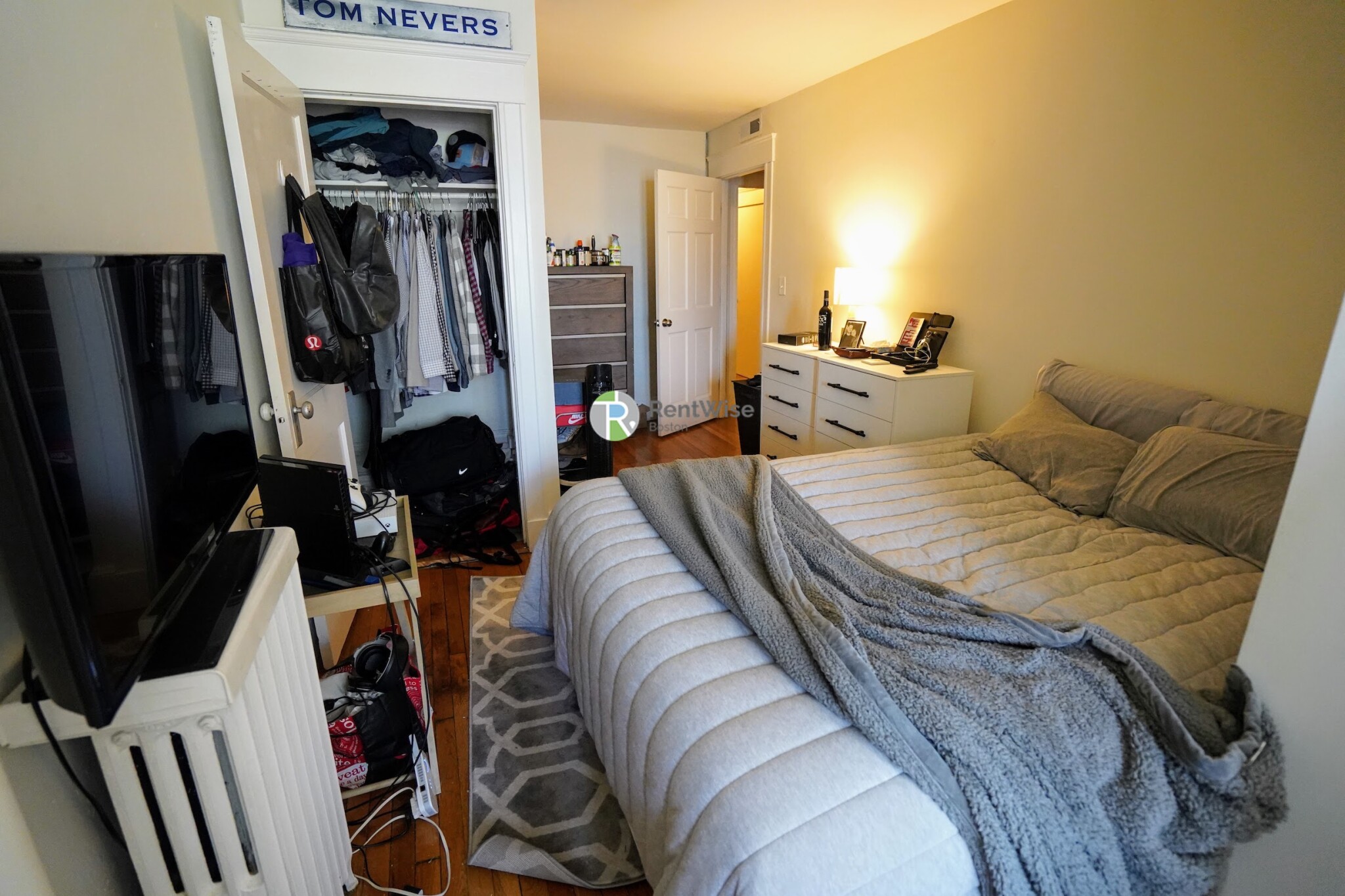 3 bed, 1 bath apartment for rent at 489 East Broadway Unit 1, South Boston — photo 24 of 30