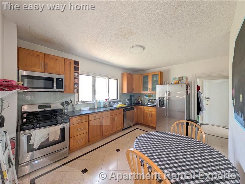 3 bed, 1 bath apartment for rent at 489 Main St Unit 2, Magoun Square — photo 2 of 15