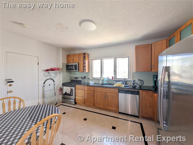 3 bed, 1 bath apartment for rent at 489 Main St Unit 2, Magoun Square