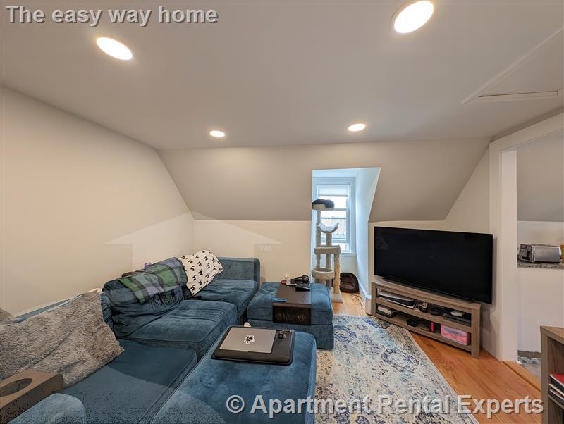 1 bed, 1 bath apartment for rent at 489 Main St Unit 3 (1 Bed), Magoun Square — photo 10 of 13