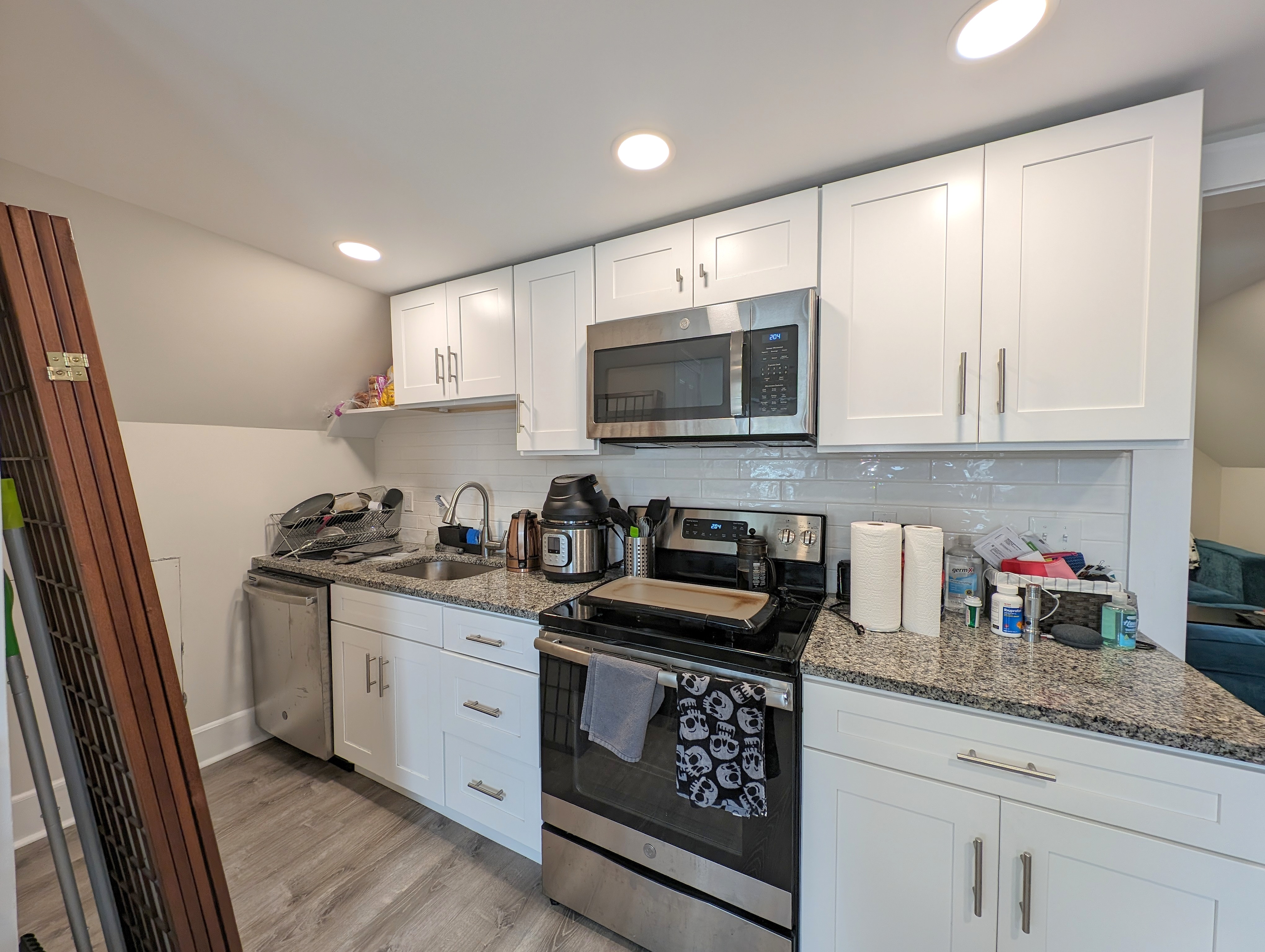 4.5 bed, 2 bath apartment for rent at 489 Main St Unit 489, South Medford — photo 22 of 32