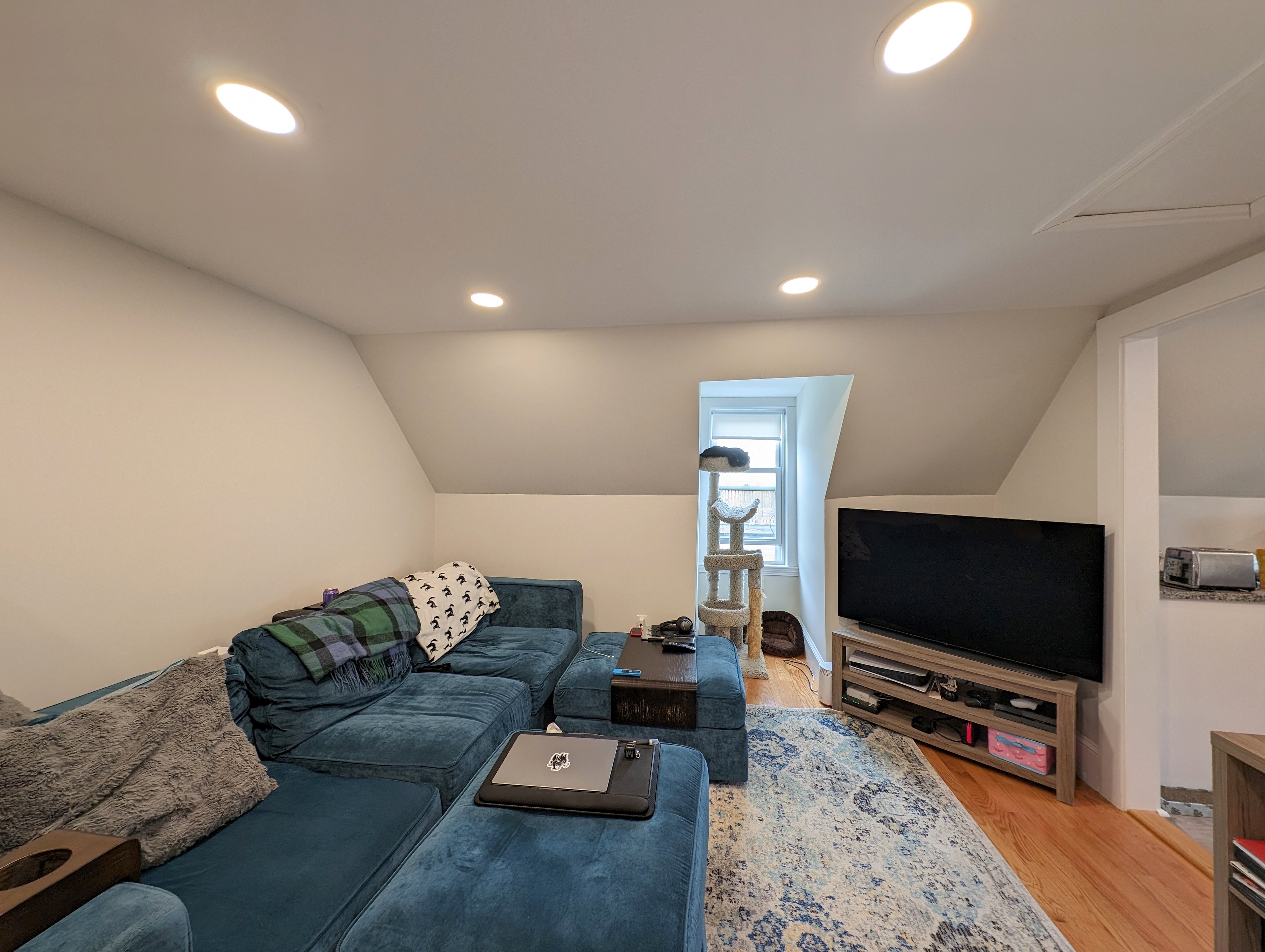 4.5 bed, 2 bath apartment for rent at 489 Main St Unit 489, South Medford — photo 25 of 32