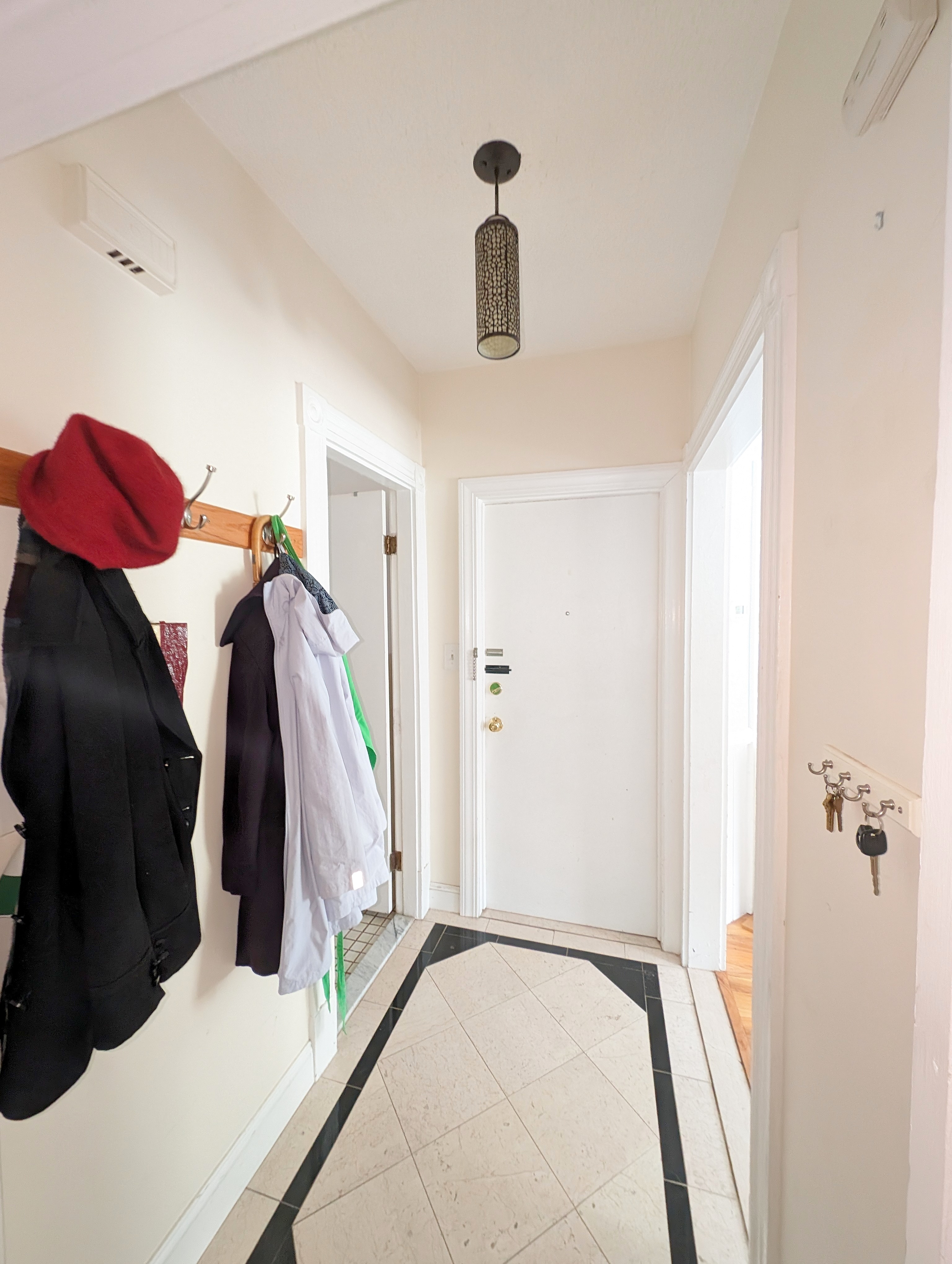 4.5 bed, 2 bath apartment for rent at 489 Main St Unit 489, South Medford — photo 8 of 32