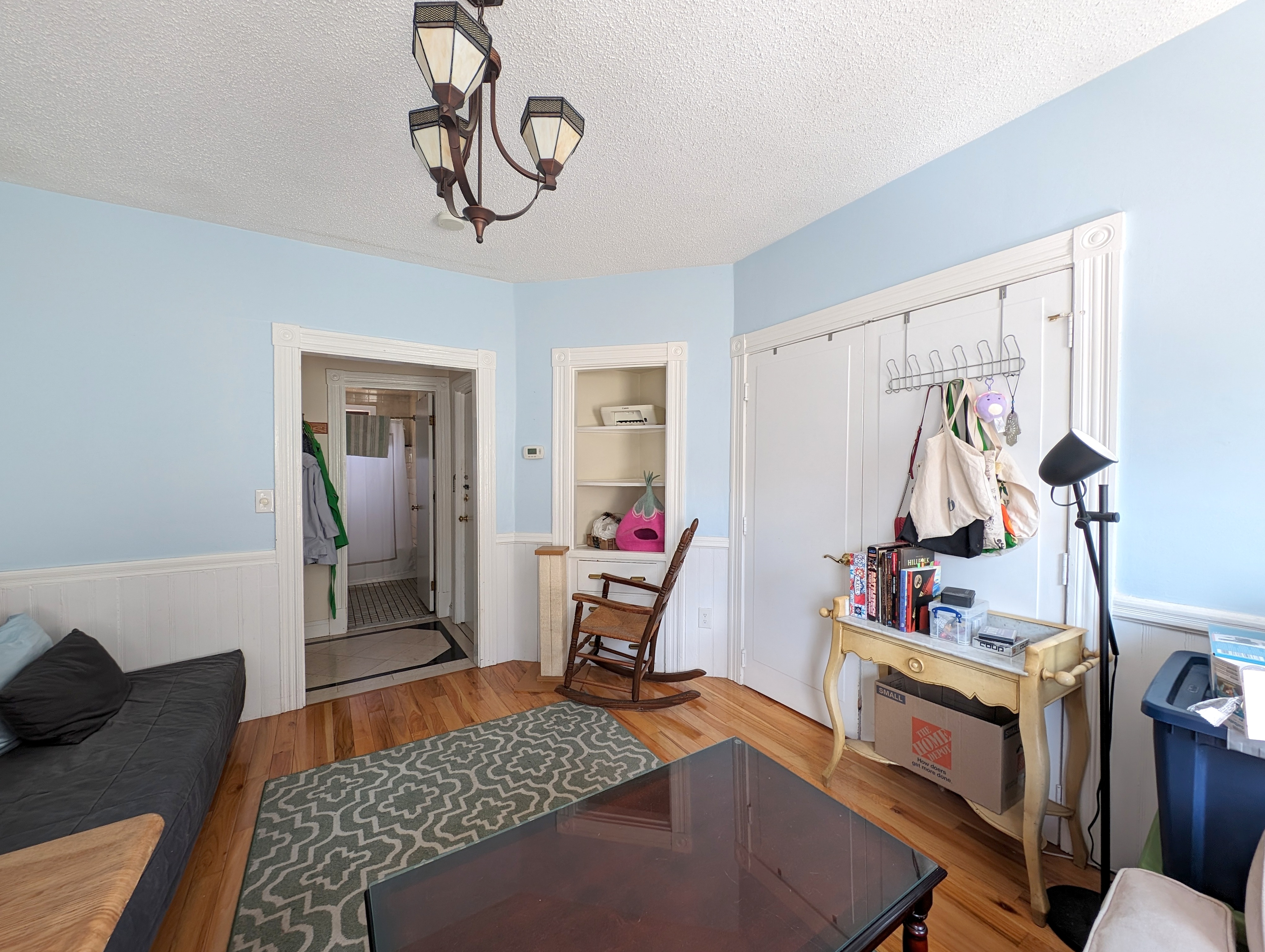 4.5 bed, 2 bath apartment for rent at 489 Main St Unit 489, South Medford — photo 5 of 32