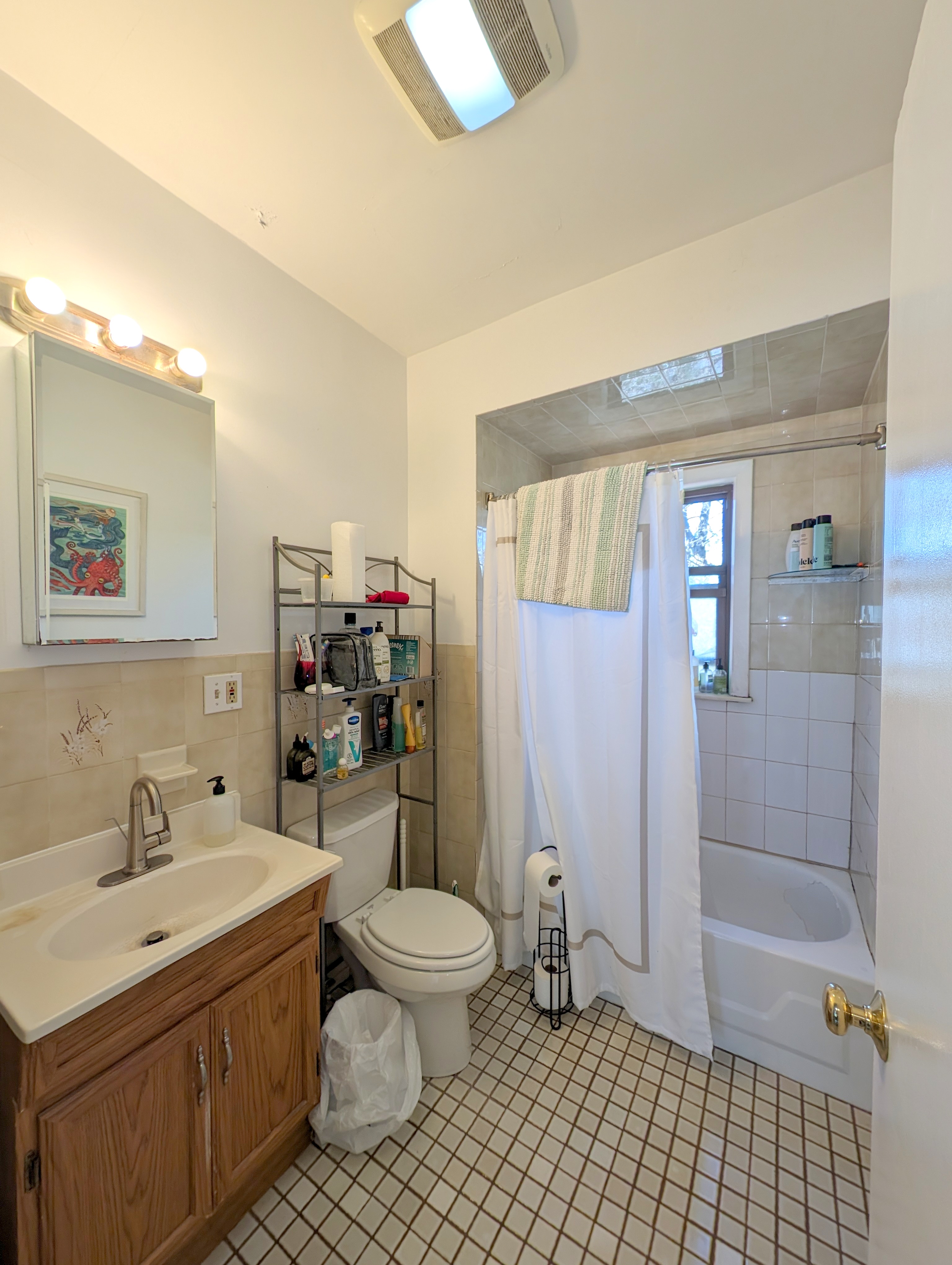 4.5 bed, 2 bath apartment for rent at 489 Main St Unit 489, South Medford — photo 9 of 32