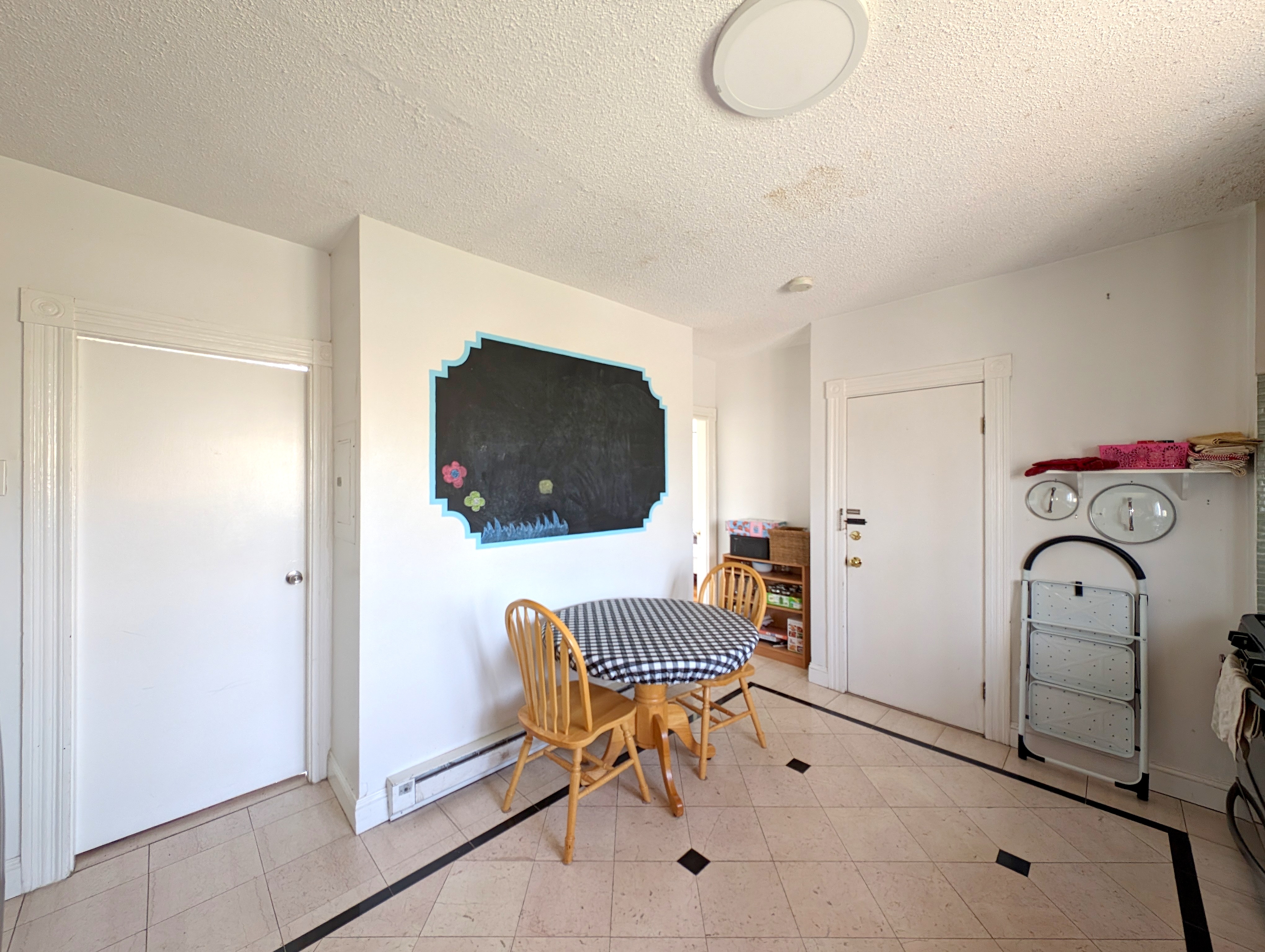 4.5 bed, 2 bath apartment for rent at 489 Main St Unit 489, South Medford — photo 3 of 32
