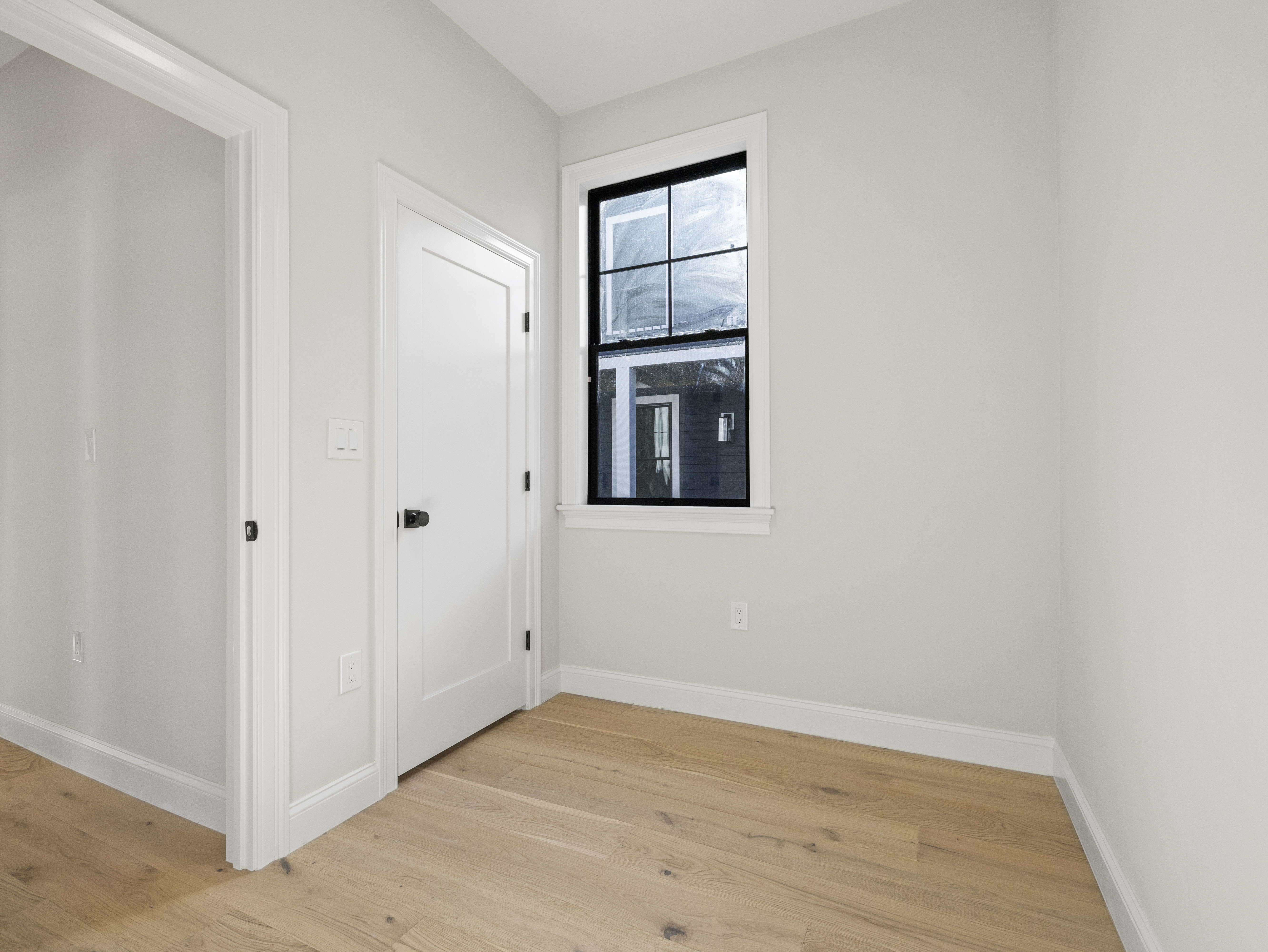 5 bed, 3 bath apartment for rent at 48R Woodward St Unit 1, South Boston — photo 7 of 12