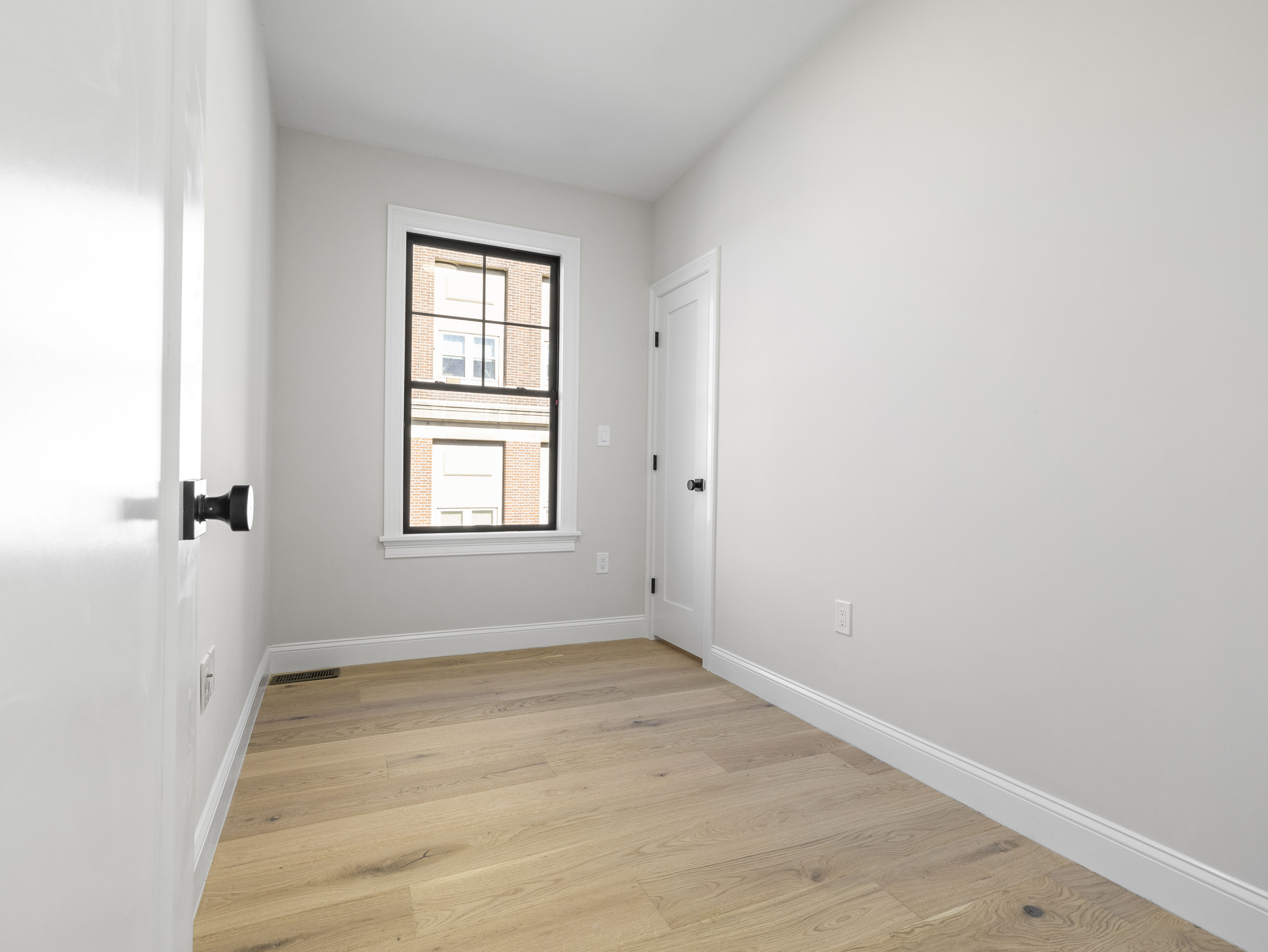 5 bed, 3 bath apartment for rent at 48R Woodward St Unit 1, South Boston — photo 11 of 12