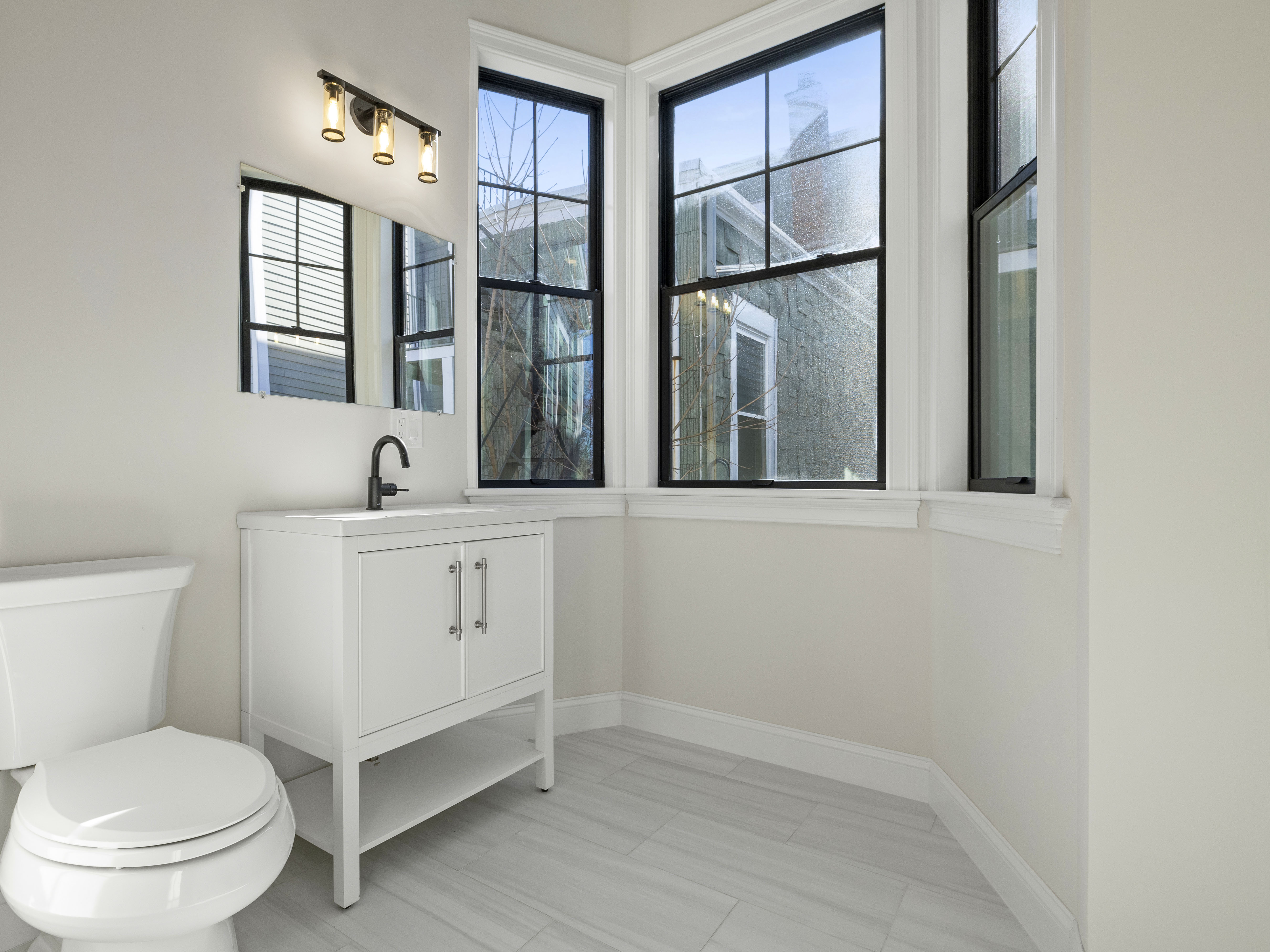 5 bed, 3 bath apartment for rent at 48R Woodward St Unit 1, South Boston — photo 4 of 12
