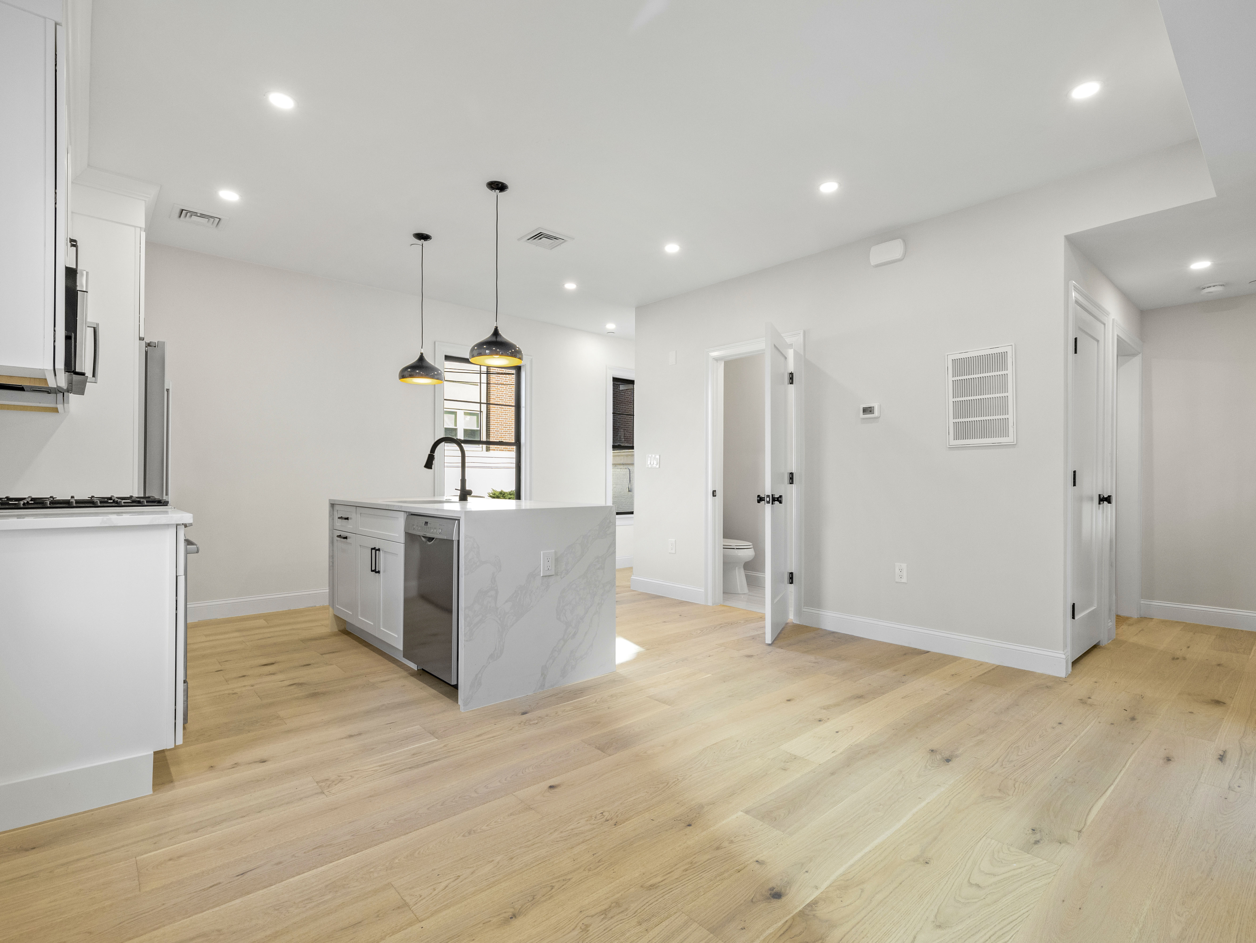 5 bed, 3 bath apartment for rent at 48R Woodward St Unit 1, South Boston — photo 1 of 12