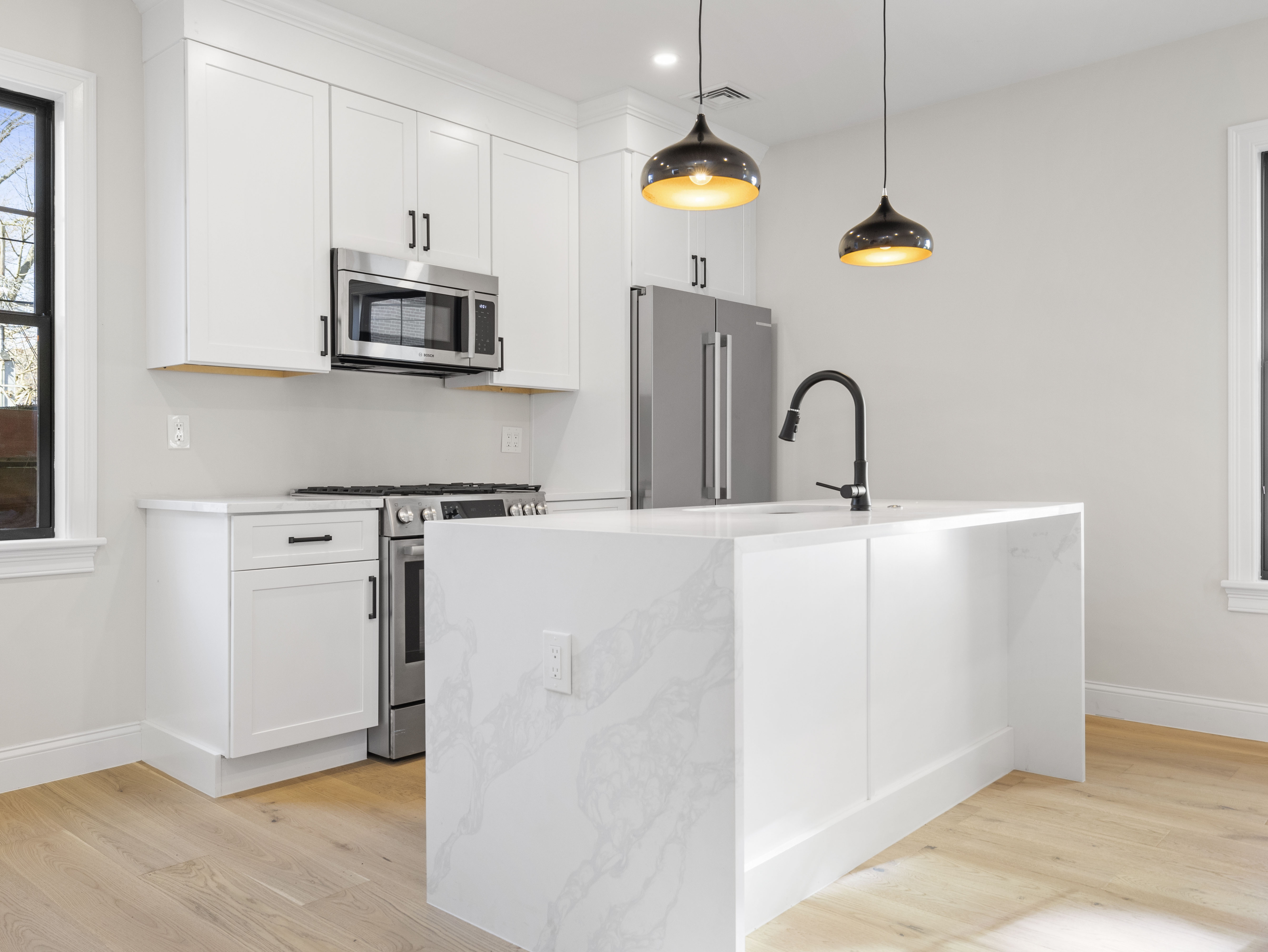 5 bed, 3 bath apartment for rent at 48R Woodward St Unit 1, South Boston — photo 2 of 12
