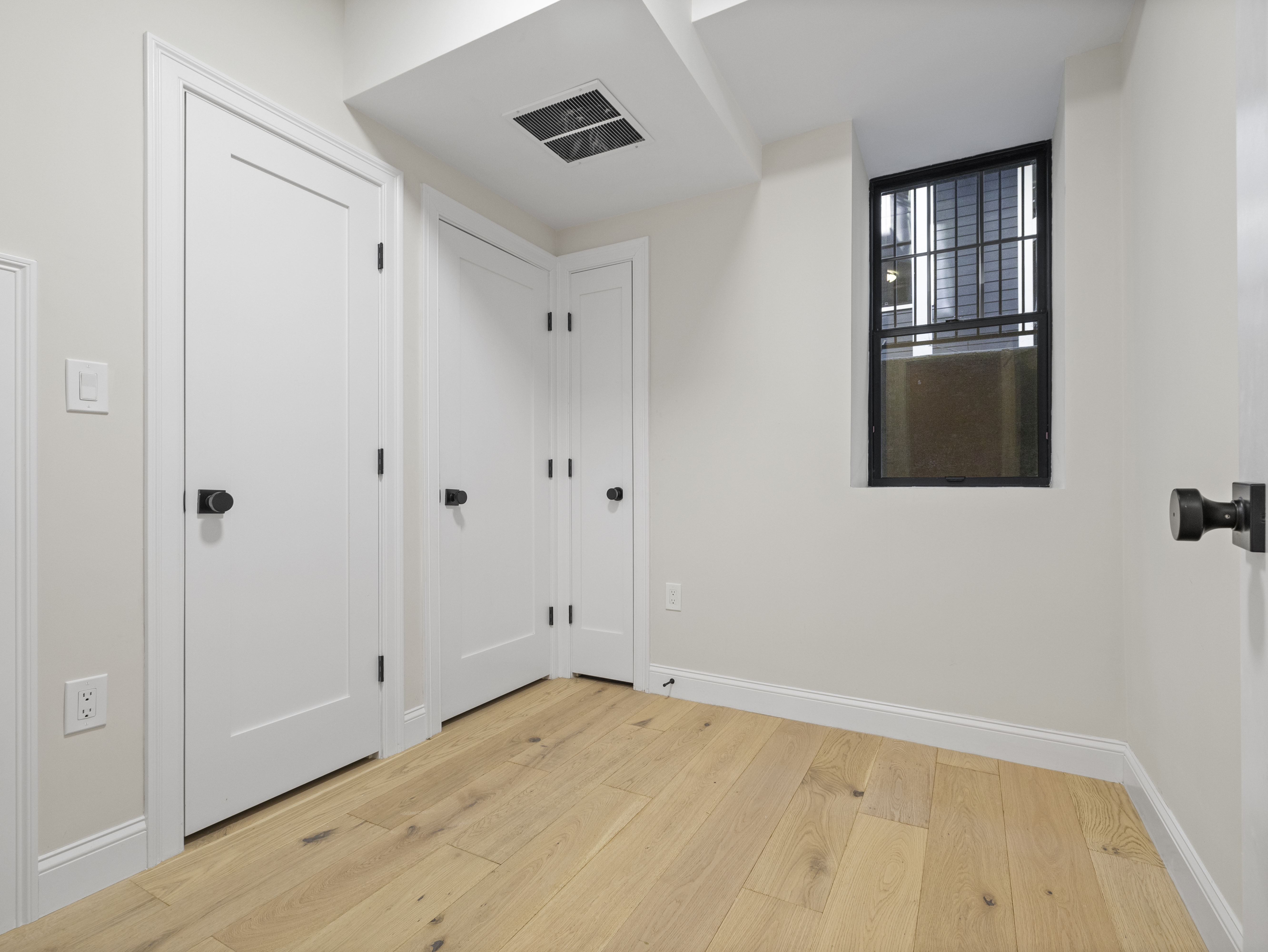 5 bed, 3 bath apartment for rent at 48R Woodward St Unit 1, South Boston — photo 10 of 12